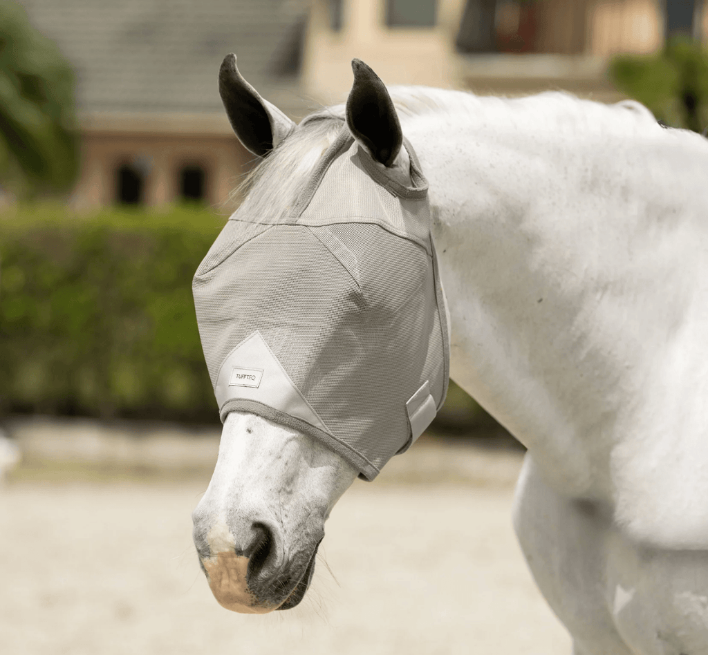 Breathable fly mask for horses with ears, featuring reinforced materials and a visor for maximum sun protection and glare reduction.
